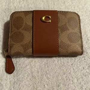 Coach Essential Small Zip Around Card Case
In Signature Canvas